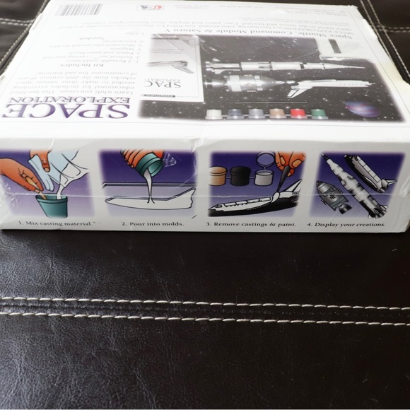 Vintage Space Exploration Space Shuttle, Command Module, Saturn & V Casting Kit - Picture 4 of 5